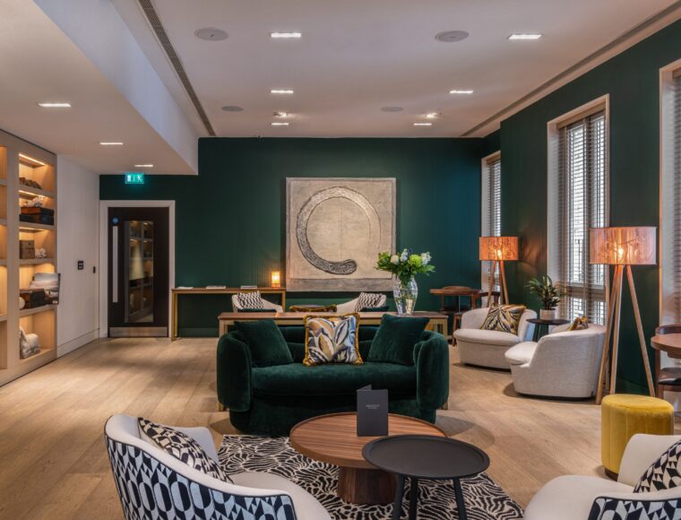 A lounge with sofas, coffee tables and built in shelves, located in Soho.