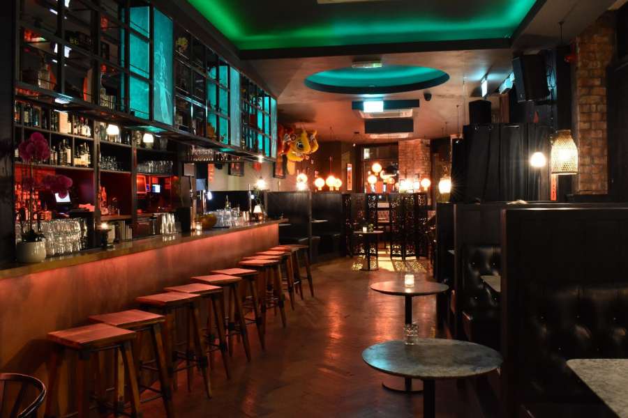 Chamberg 36's bar and restaurant in the evening