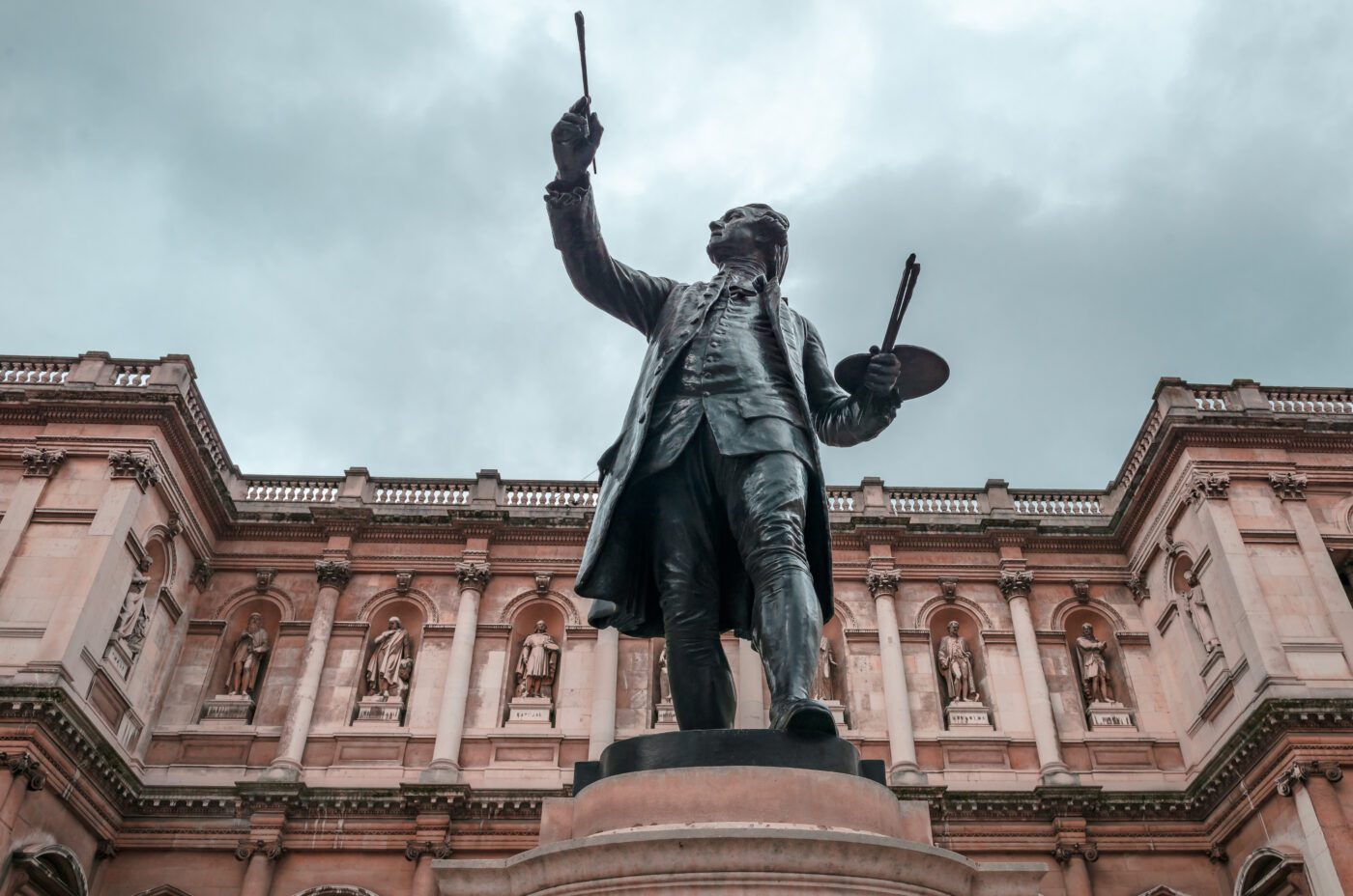 The statue of Joshua Reynolds in the Courtyard of Burlington House, at the Royal Academy of the Arts